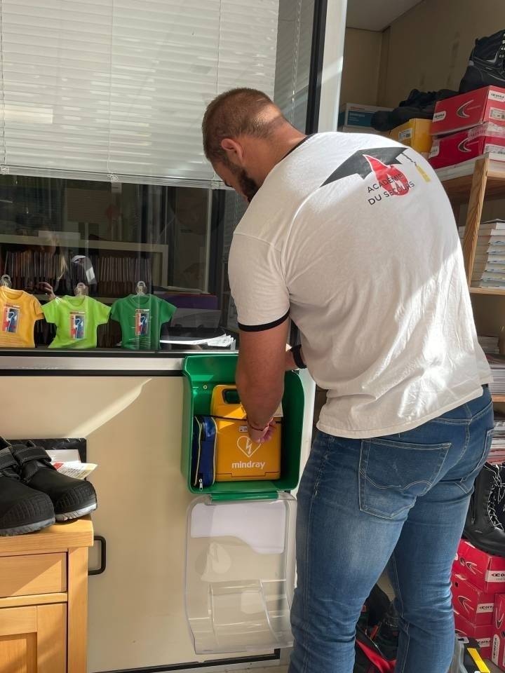 Installation Réussie d'un Défibrillateur chez un Client à La Garde