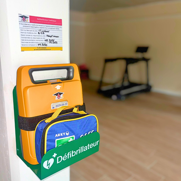Assurez la sécurité de votre entreprise avec nos installations d'équipements de secourisme : défibrillateur et pharmacie