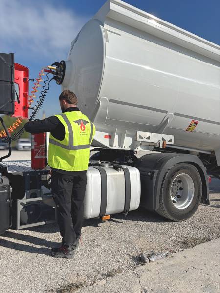 Contrôle des extincteurs : la sécurité au cœur du transport poids lourds dans le Var, les Alpes-Maritimes et les Bouches-du-Rhône